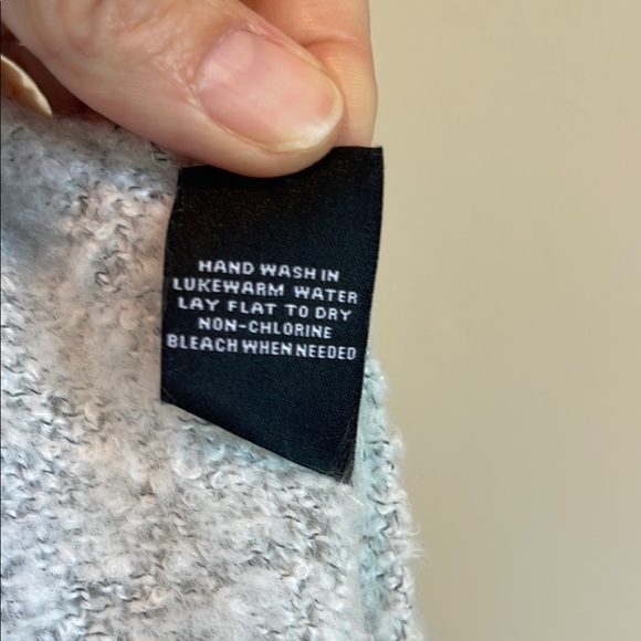 Gray Fringe Knit Shawl - Picture 4 of 4